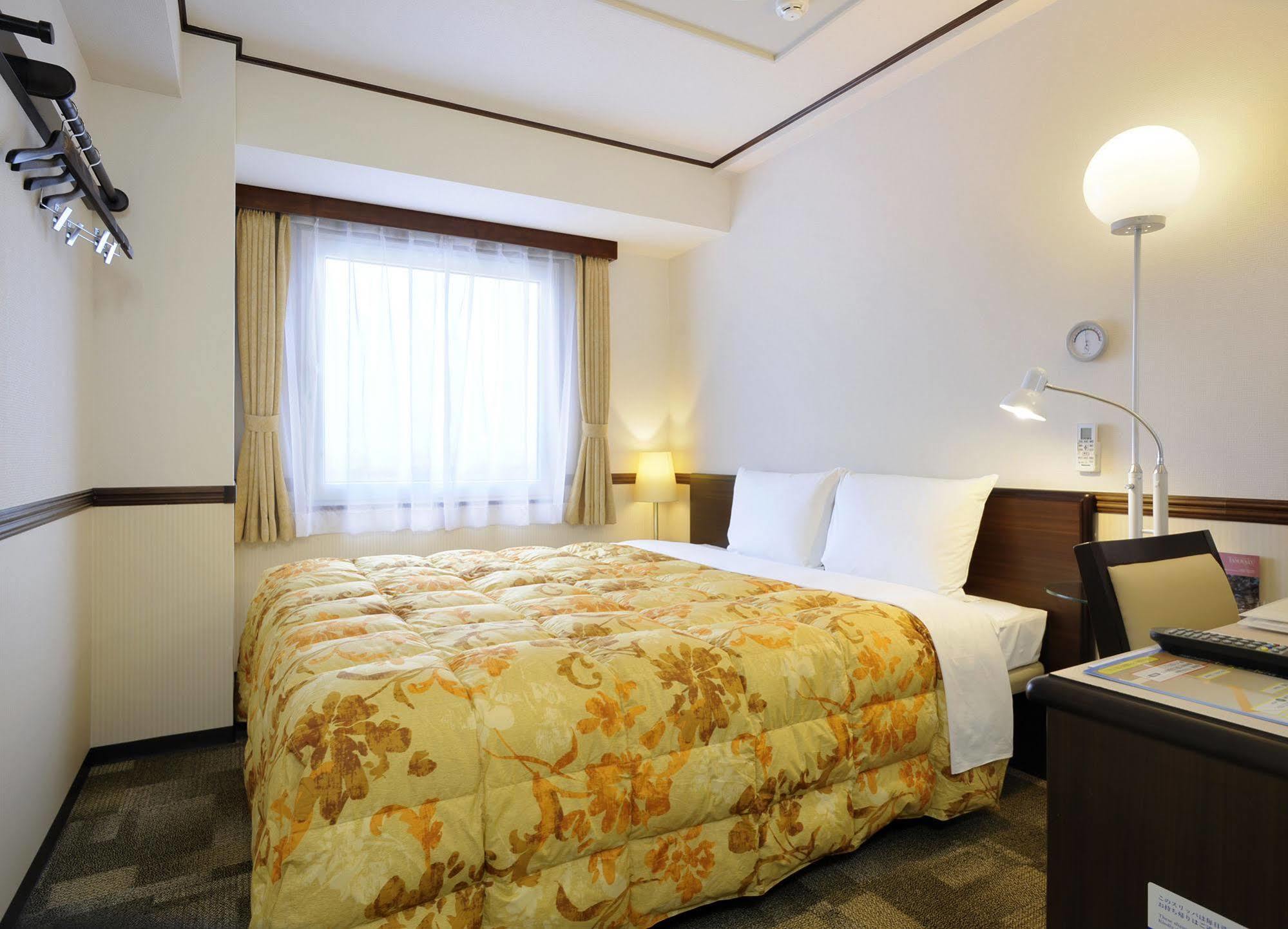 Toyoko Inn Toyama Ekimae 1 Esterno foto